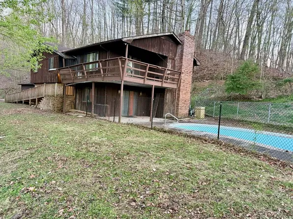 220 Panther Blvd, Staffordsville, KY 41222
