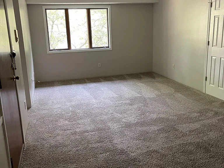 28 Oakhurst Dr #4 — Photo 5
