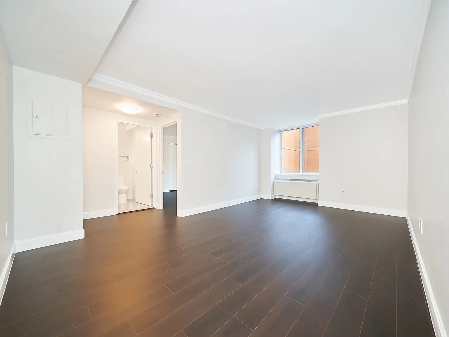 160 Riverside Boulevard — Photo 2