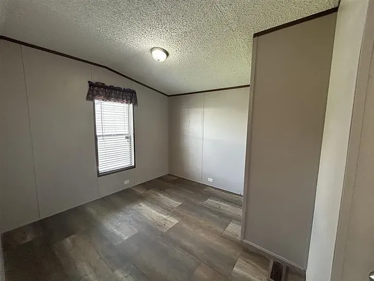 25 Riviera Courts Dr — Photo 8