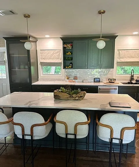 2434 Rockcliff Rd SE — Photo 2