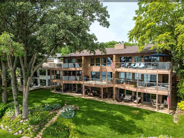 16978 S Inner Ln Unit 8, Spirit Lake, IA 51360