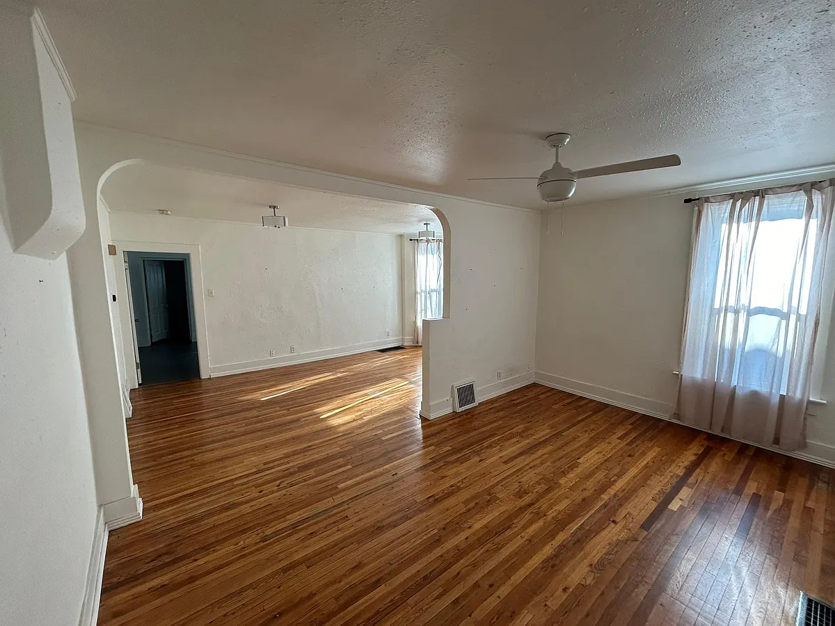 Building Photo - 161 S Dooley Ct E