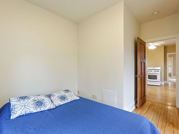 4th image of 2309 26th Ave S #1
