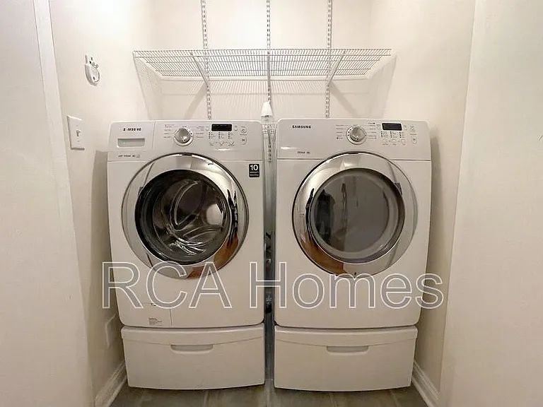 232 E Saint Joseph St #1 — Photo 10