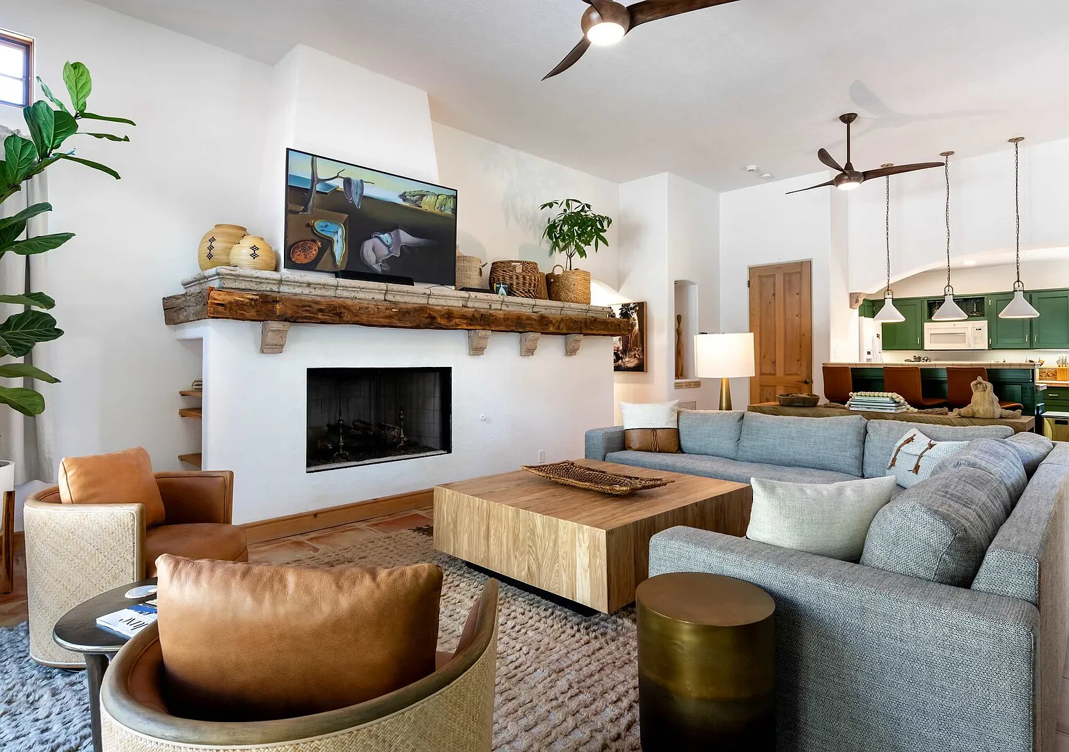 5BR Luxury Villa w Pool & Mountain Views — Photo 2