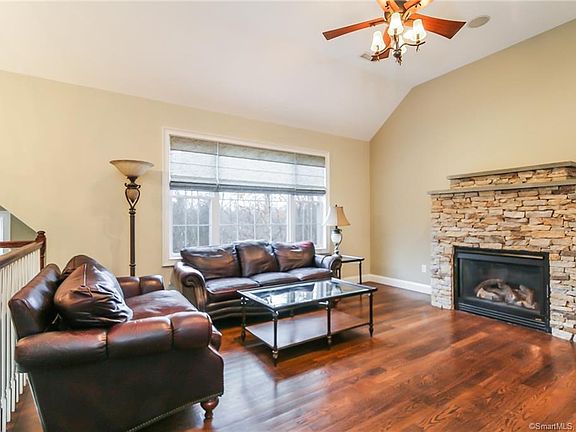 3rd image of 49 Charter Oak Dr