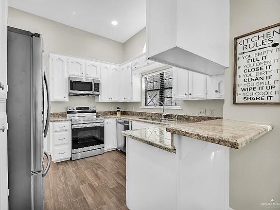 5th image of 709 Brazos Cir #8
