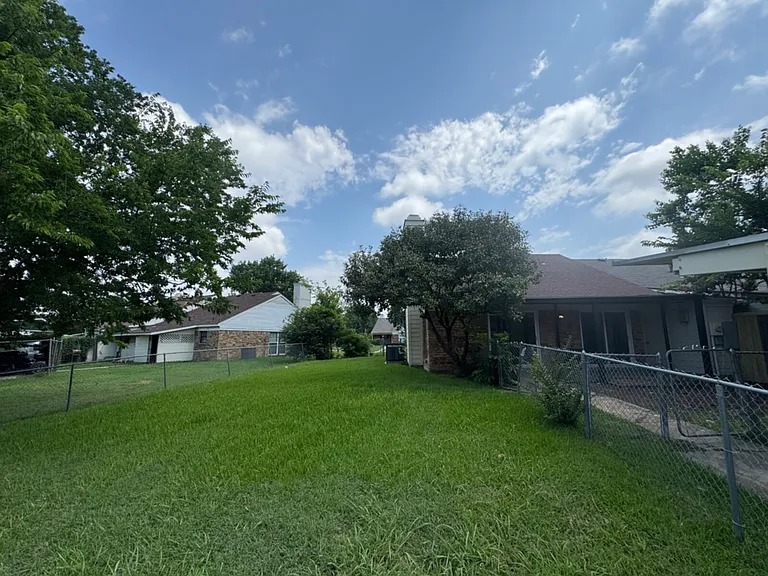 821 Colchester Dr — Photo 10