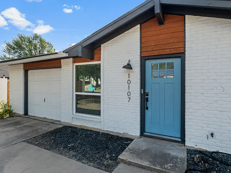 10107 Floyd Dr — Photo 3