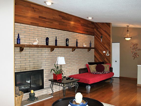 5th image of 215 Rosemary Ave