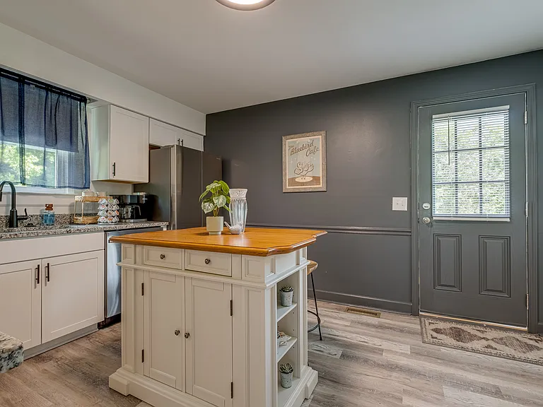 179 Anderson Ln #A — Photo 6
