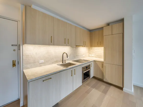 250 West 19th Street image 3 of 10