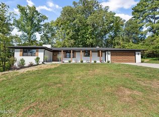 101 Dana Dr, Oak Ridge, TN 37830