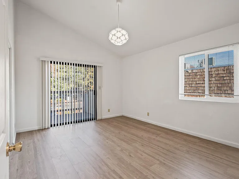 1609 B St #4 — Photo 11