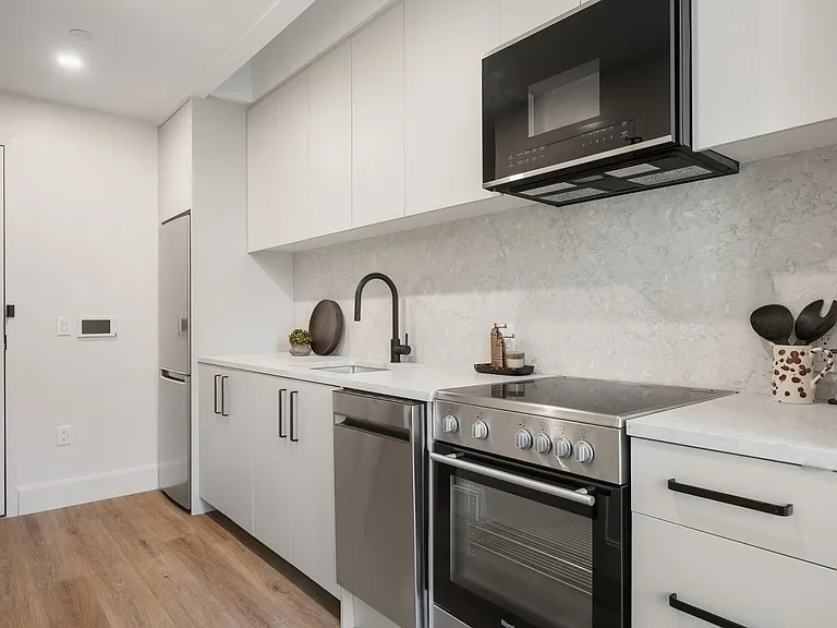 65 Dupont St #713 — Photo 6