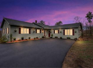 28 Oakledge Hills Road, Raymond, ME 04071