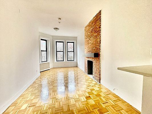 3rd image of 446 St Nicholas Ave APT 4C