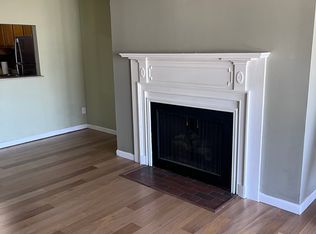 950 E Rue De La Banque St #309, Saint Louis, MO 63141