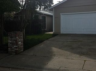 9232 Meadow Grove Dr, Elk Grove, CA 95624