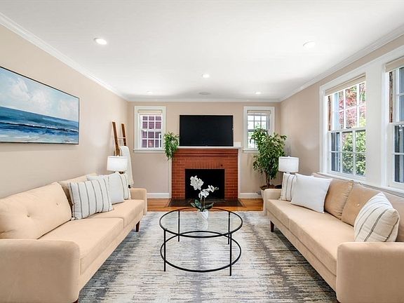 3rd image of 21 Rose Dr