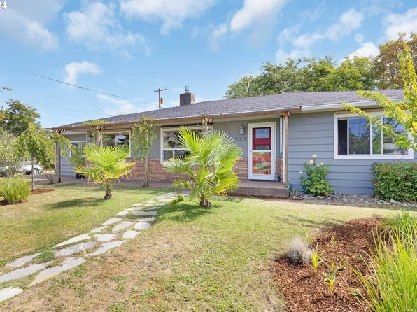 727 W Luellen Dr, Roseburg, OR 97471