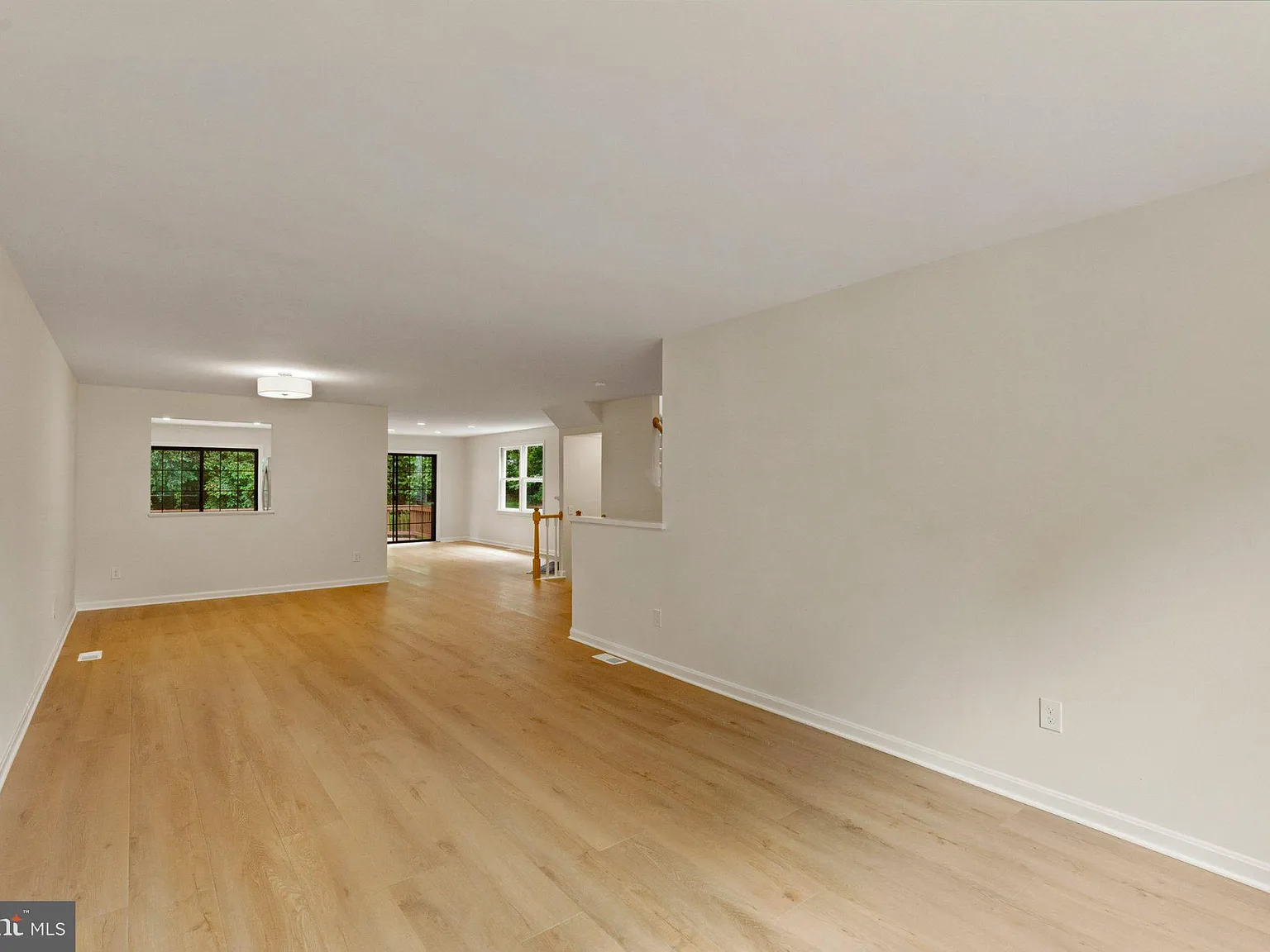 3 bed, 4.0 bath, 2844 sqft, $3,695 — Photo 4
