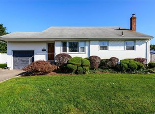 17 Warren Pl, Plainview, NY 11803