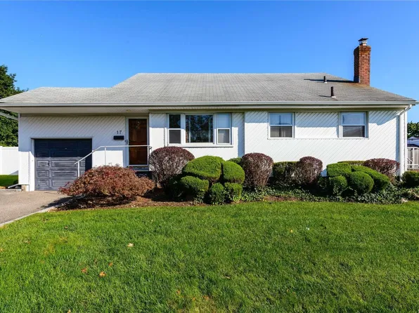 17 Warren Place, Plainview, NY 11803