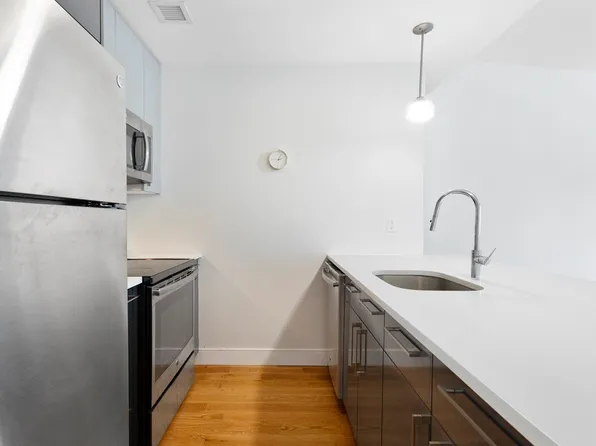 2727 Henry Hudson Parkway West image 6 of 26