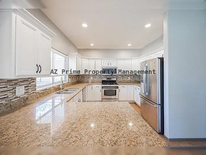 868 W Tremaine Ave — Photo 7