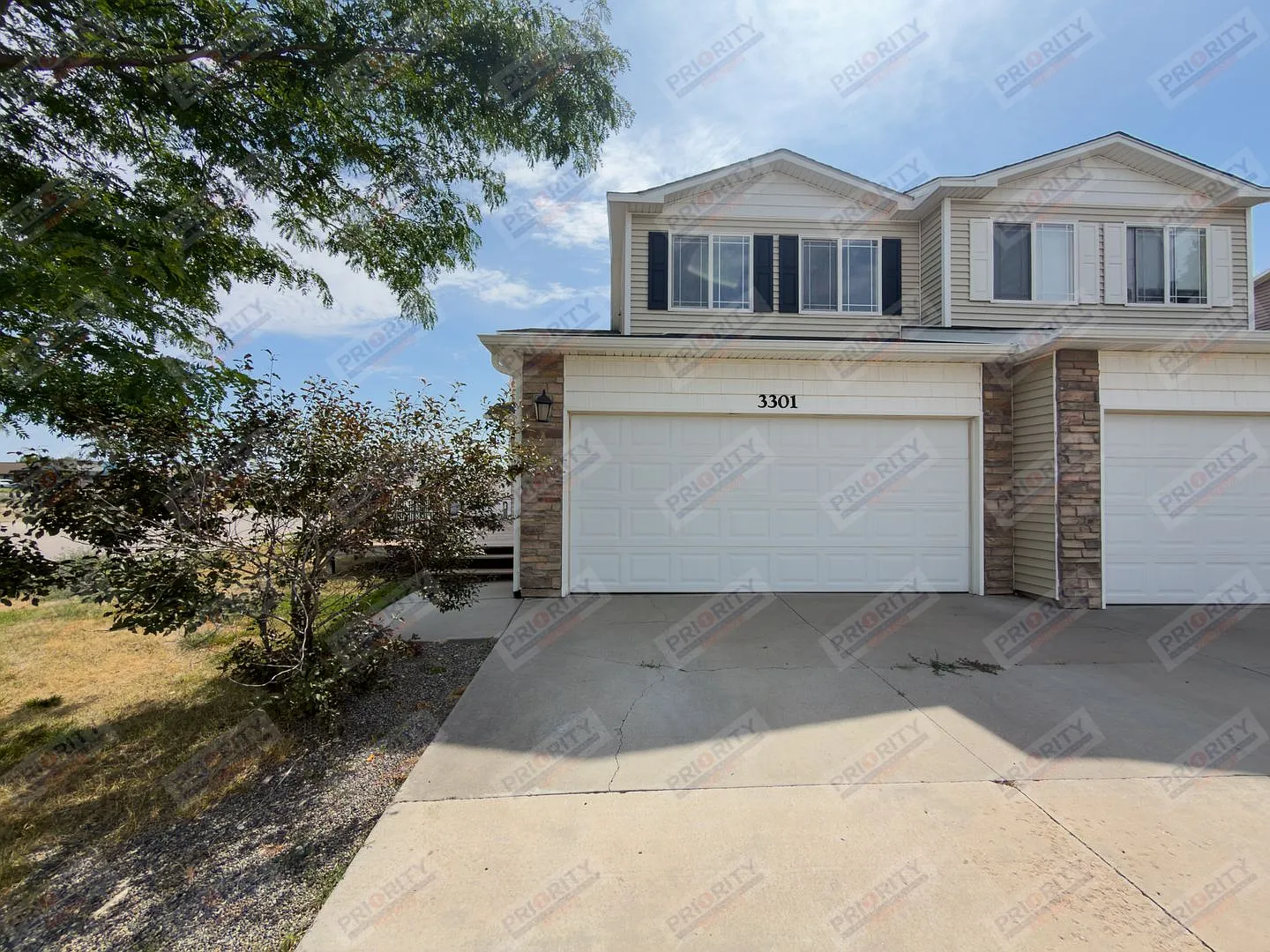 Townhome w/ a 2 car garage on a corner lot — Photo 1