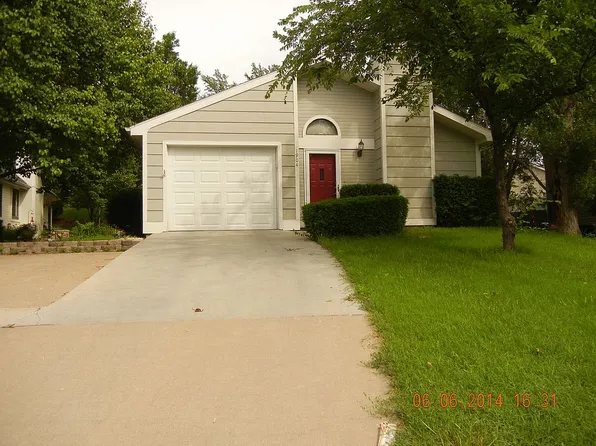 1904 Plymouth Rd, Manhattan, KS 66503