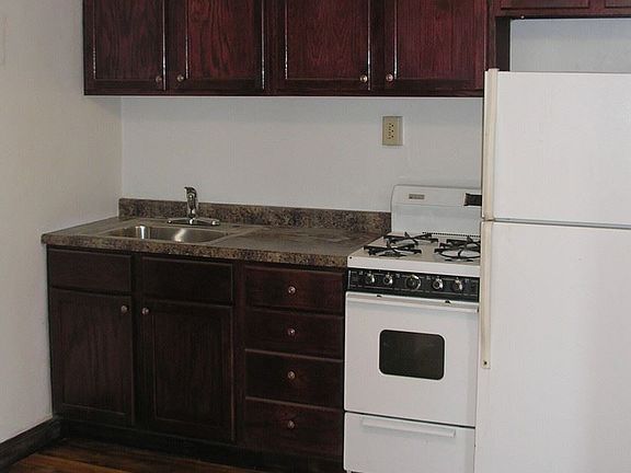 3rd image of 1648 Charles Ave #101