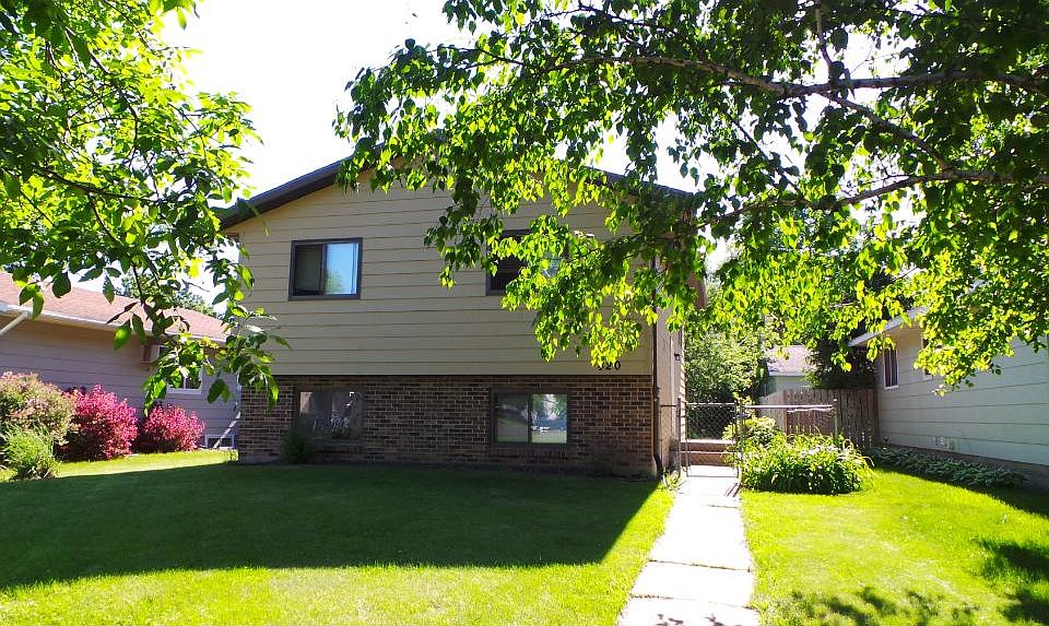 1st image of 420 28th Ave N