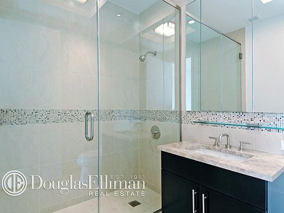 4th image of 325 5th Ave APT 39C