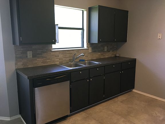 4th image of 5006 Topsey Dr