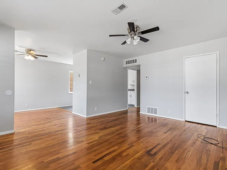 2300 Aspen Dr — Photo 21