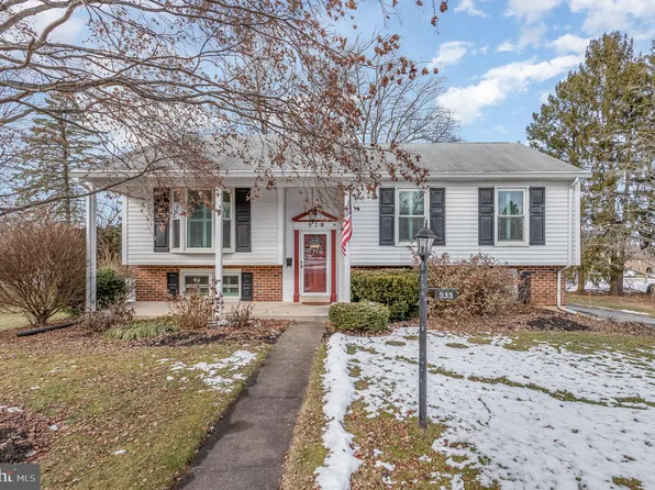 935 Briarcrest Dr, Hershey, PA 17033