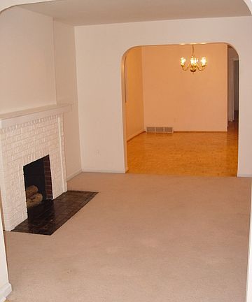 5th image of 3852 Russell Blvd APT 1