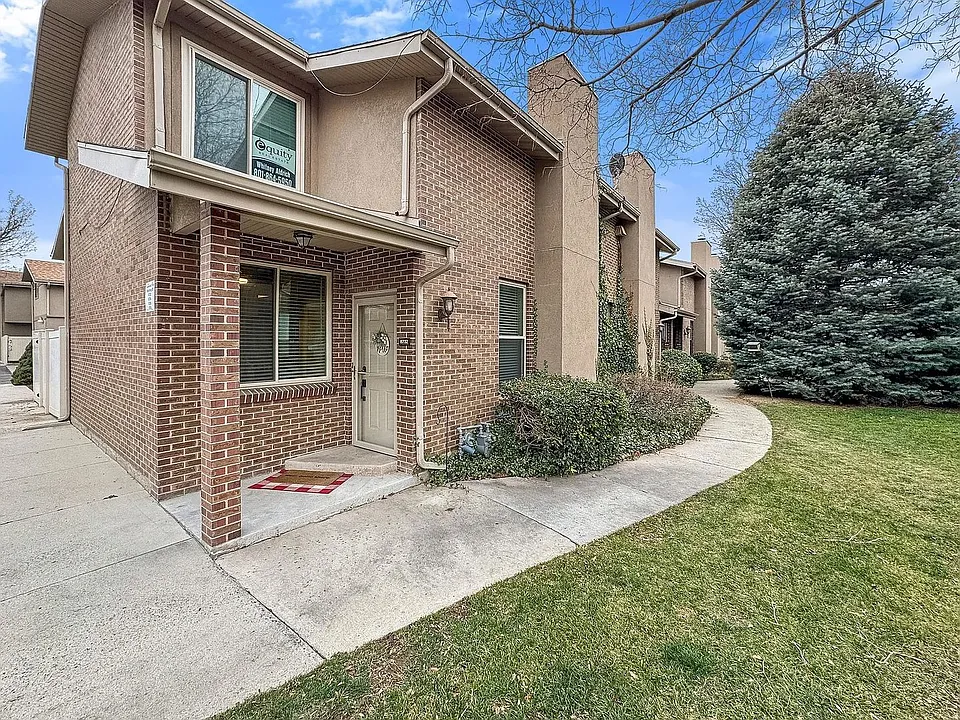 8758 S Oakwood Park Cir