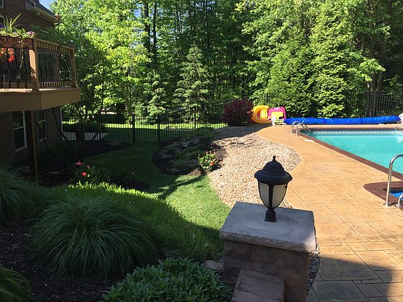 3rd image of 803 Chardoney Dr