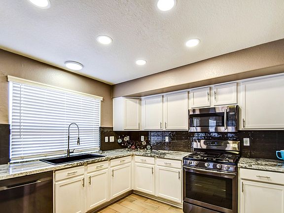 5th image of 29689 N Blackfoot Daisy Dr