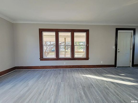 4th image of 2142 N Delaware St