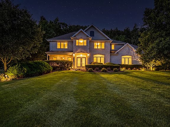 3rd image of 16556 Pine Hill Dr