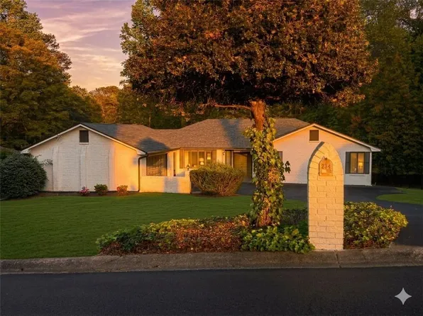 234 Shadow Lake Dr SW, Lilburn, GA 30047