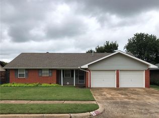 1312 N Lincoln Ave, Moore, OK 73160
