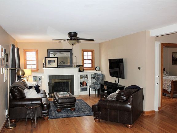 3rd image of 1524 N Harriman St