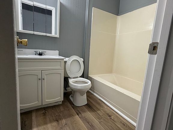5th image of 905 Vinewood Ln #8