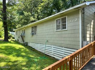 121-123 Waltham Ln, Oak Ridge, TN 37830